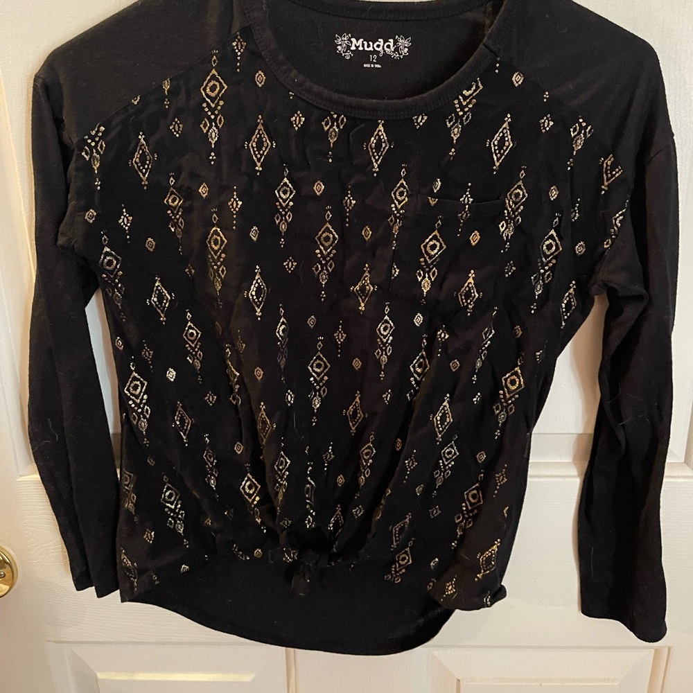 Black high-low shirt with gold pattern